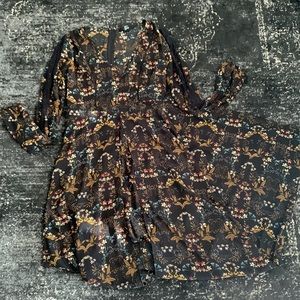 Black Floral Long Sleeved Lace Forever 21 Romper With Cape Women’s Size Medium